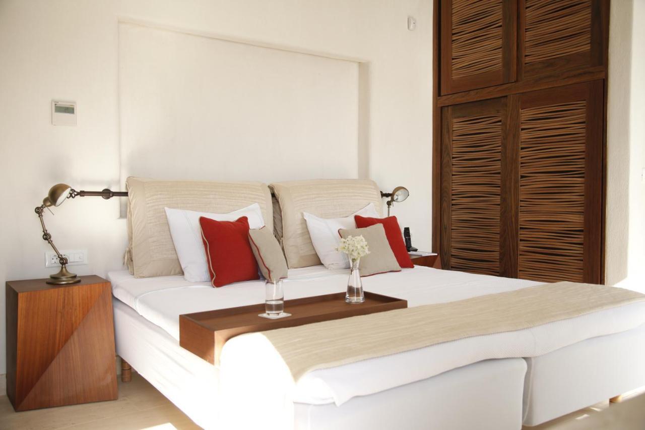 1 Bedroom Waterfront Villa Private Pool 350 meters from main hotel