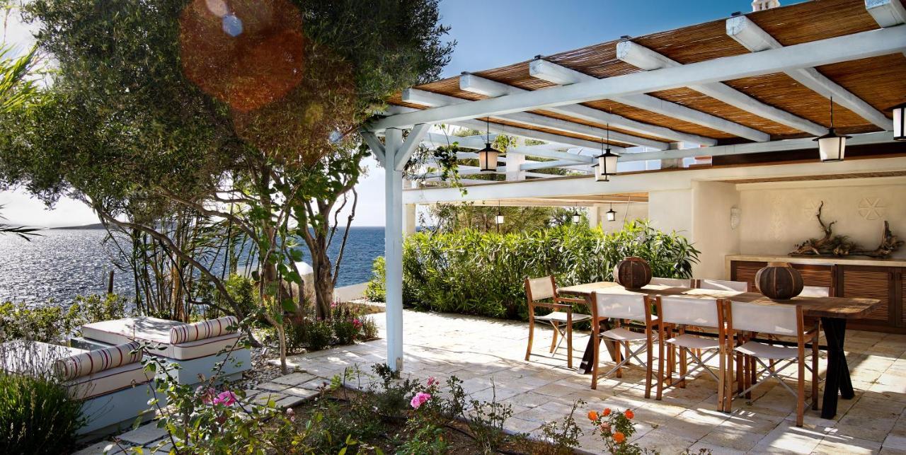 Waterfront Suite Private Sundeck 350 meters from the main hotel