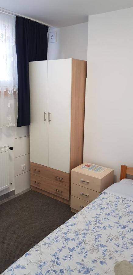 Standard Single Room Shower