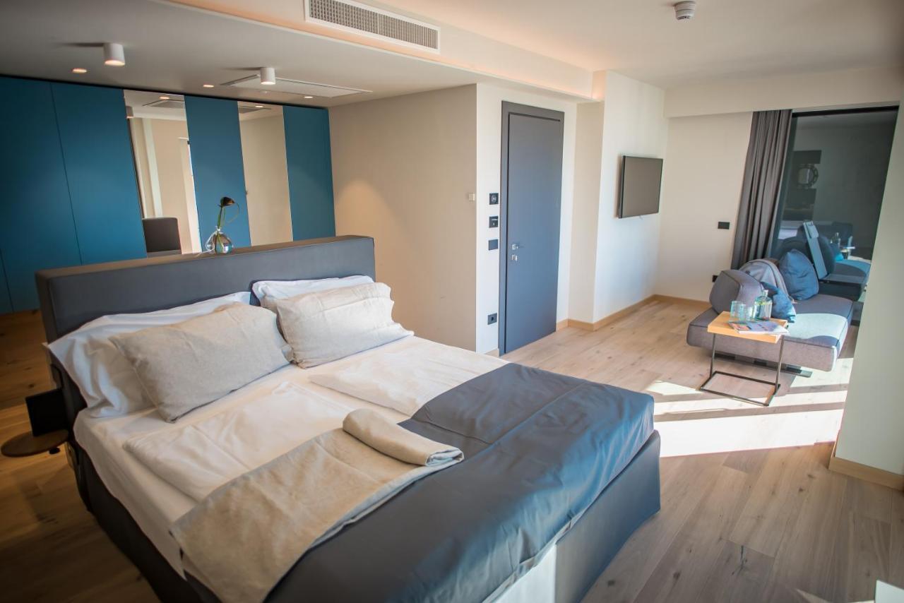 Suite Junior avec Balcon - Vue sur Port