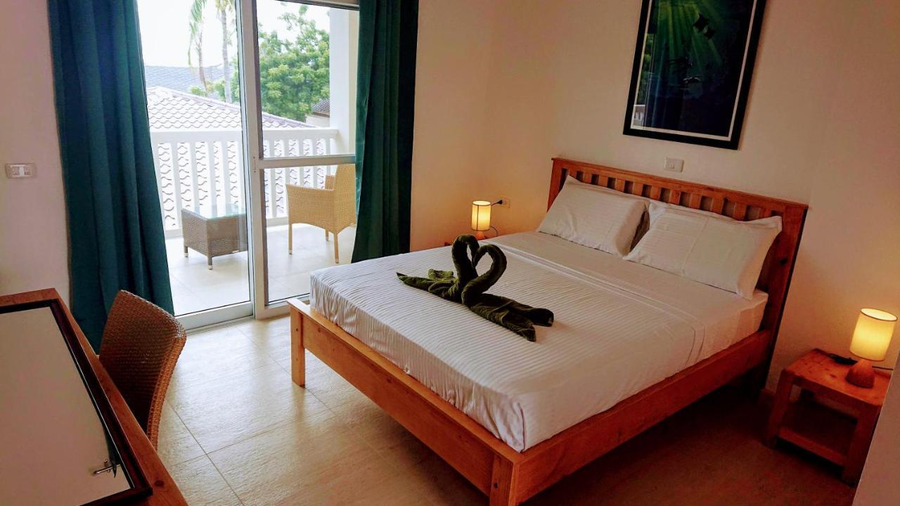 Deluxe tweepersoonskamer met balkon en uitzicht op zee