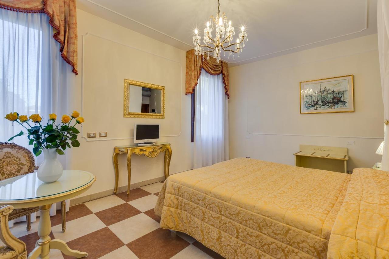 Double or Twin Room Canal View