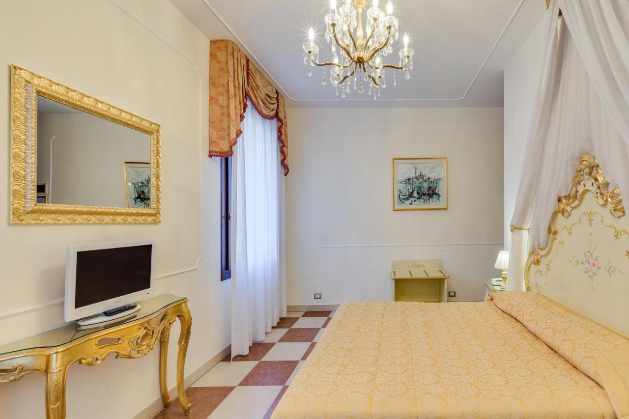 Double or Twin Room Canal View