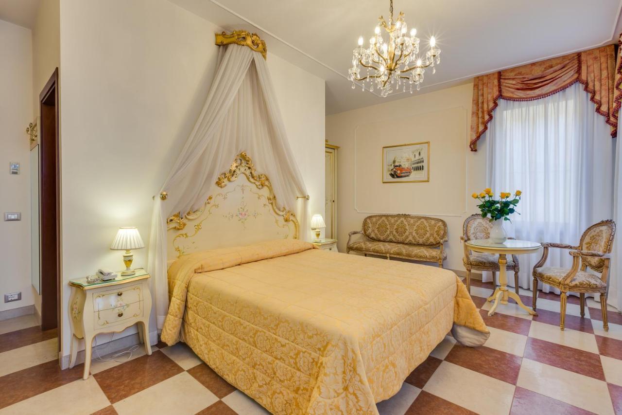 Double or Twin Room Canal View