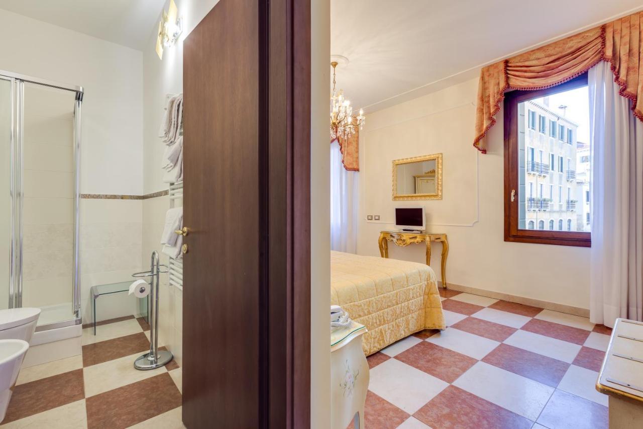 Double or Twin Room Canal View