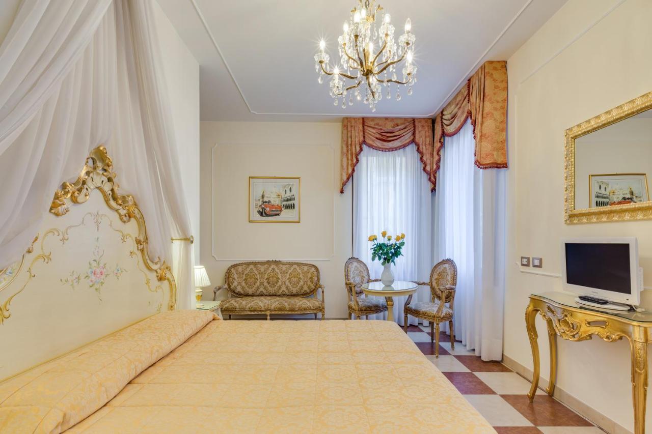 Double or Twin Room Canal View