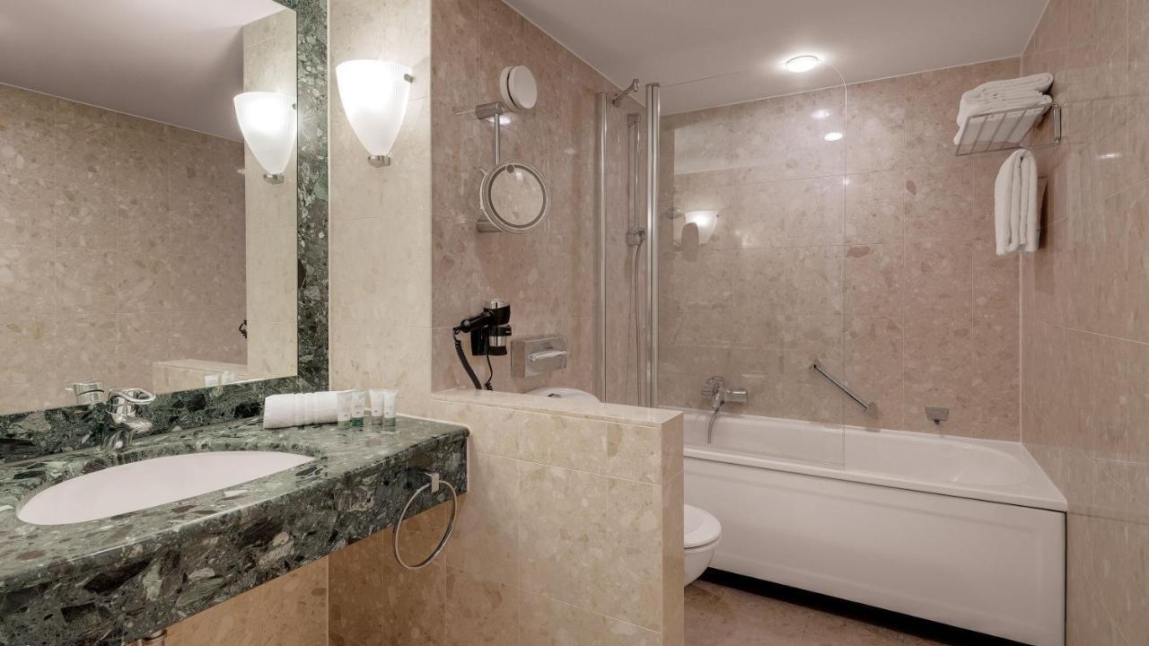 Bellevue Family Suite
