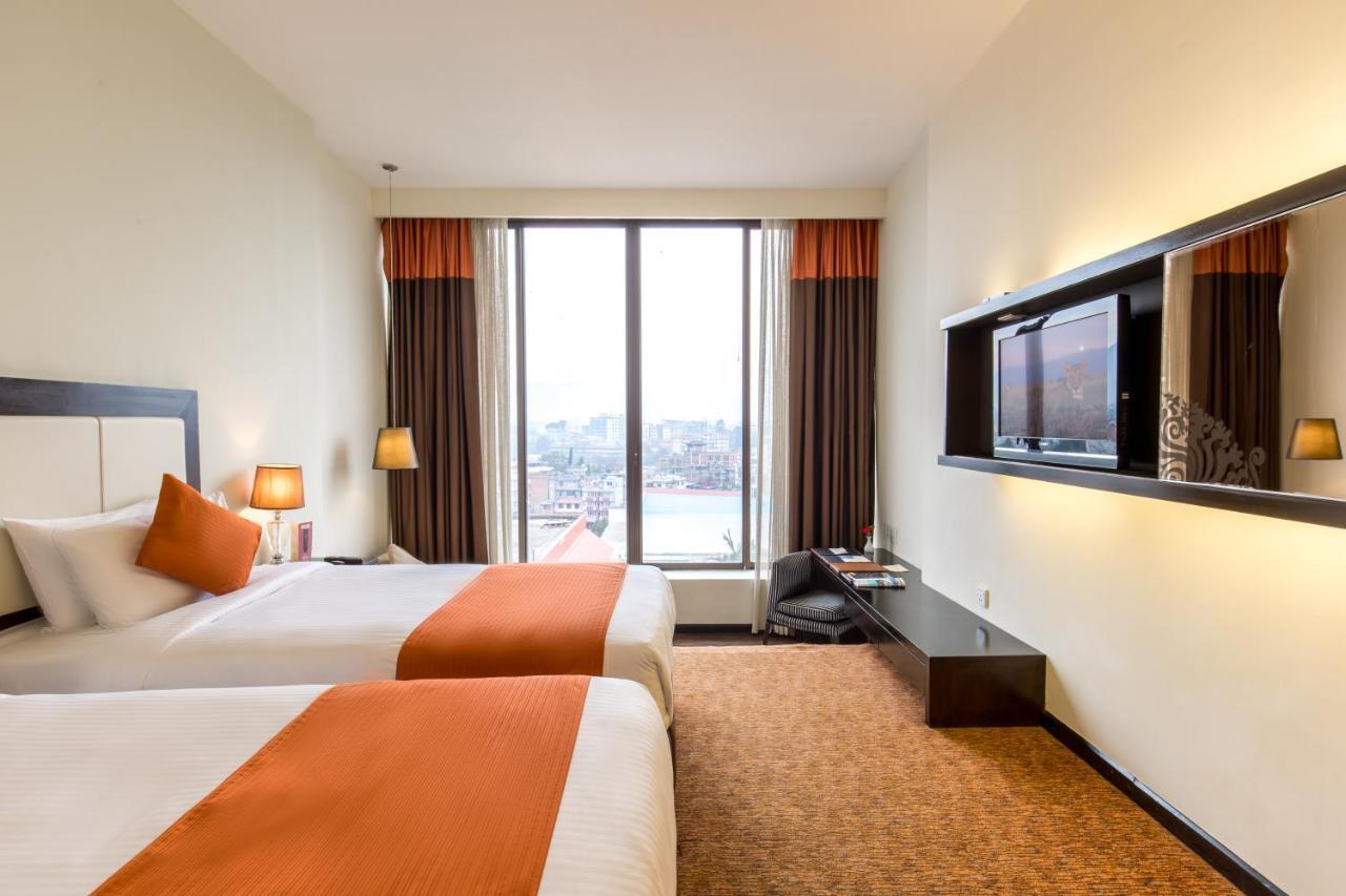 Executive King Or Twin Top Floor Rooms access to Steam Jacuzzi & Gym