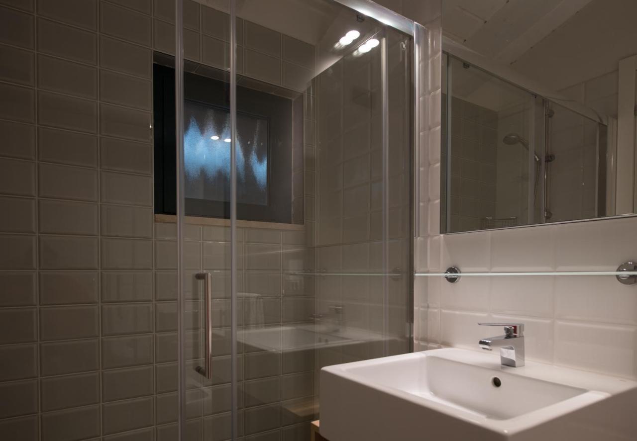 Deluxe Two-Bedroom Apartment with Terrace and Lake View