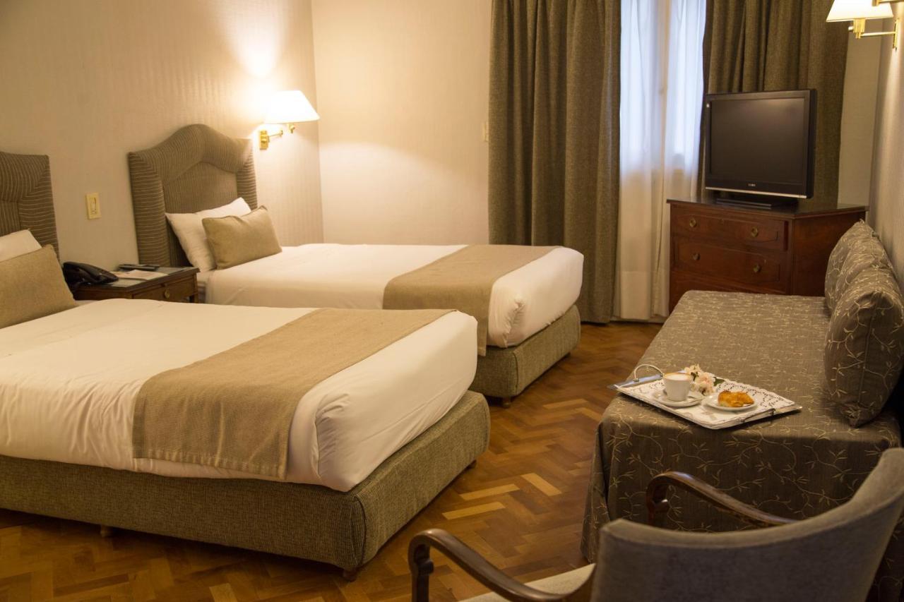 Quarto Triplo com 2 Camas Individuais e 1 Cama Extra