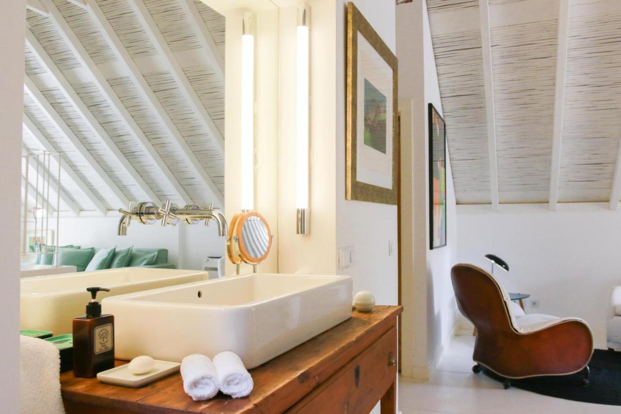 Deluxe Queen Suite