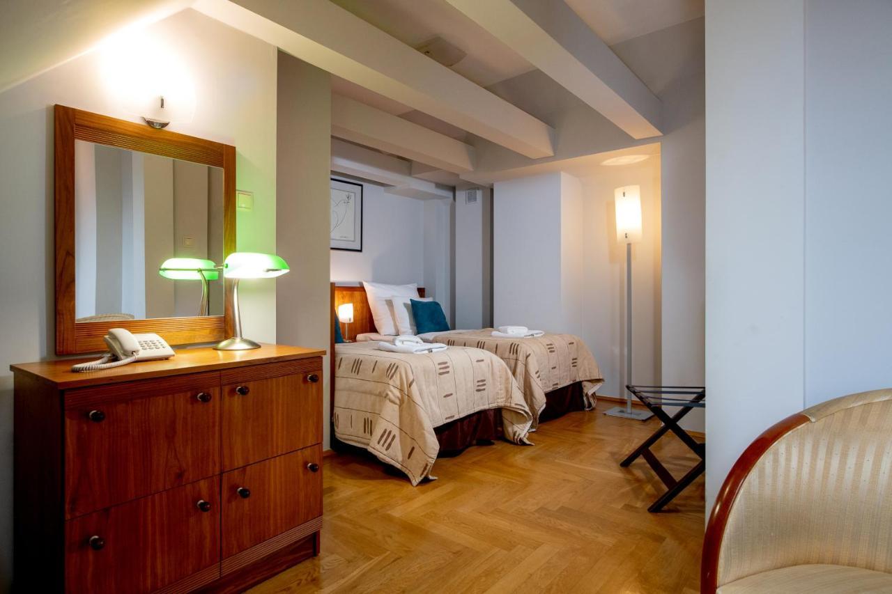Deluxe Two-Level Apartment