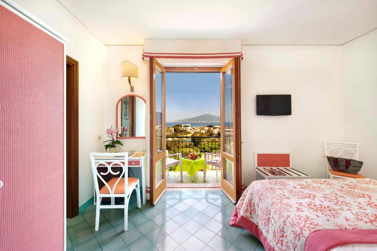 Double or Twin Room Sea View