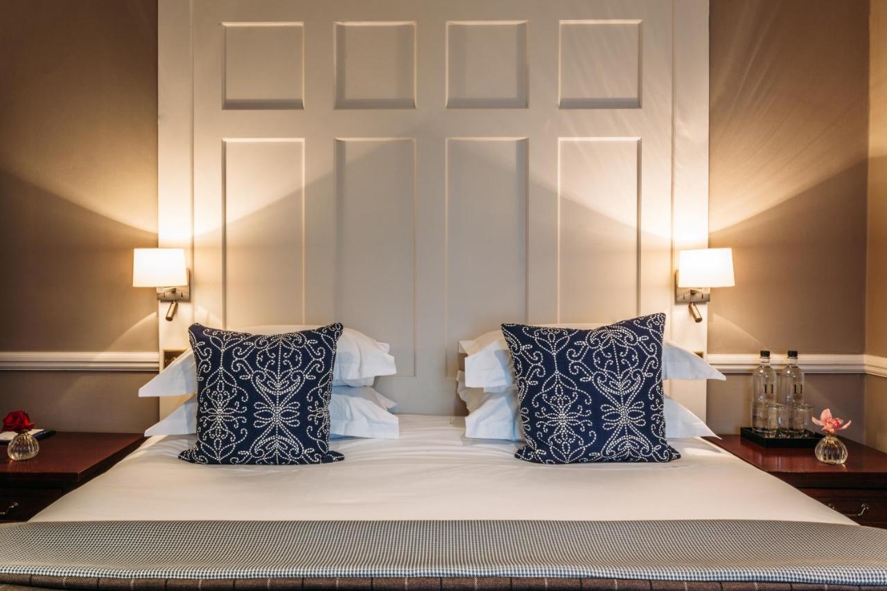 Superior Queen Room at 11 Cadogan Gardens