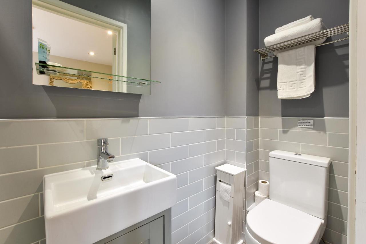 Twin Room Shower