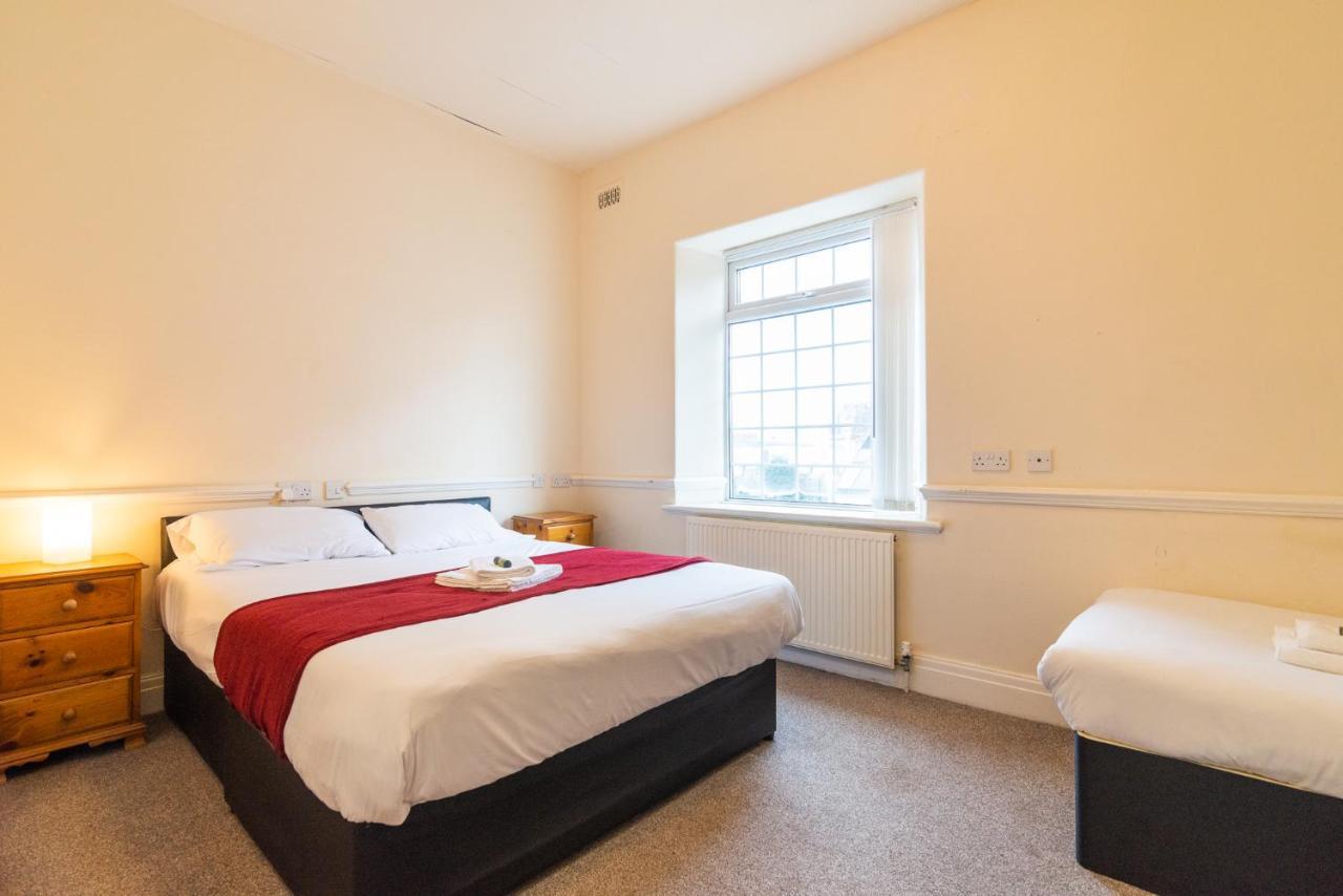 Deluxe Triple Room Ensuite Bathroom