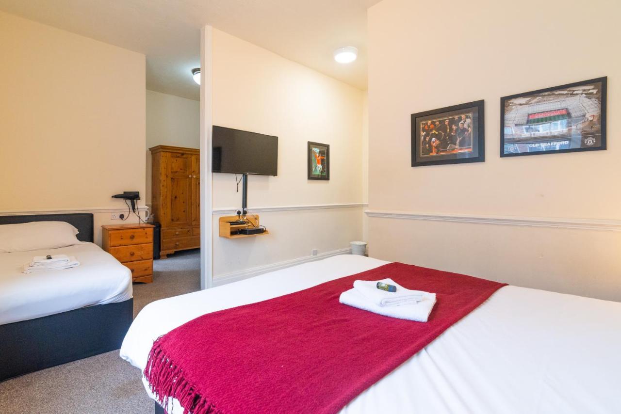 Deluxe Triple Room Ensuite Bathroom