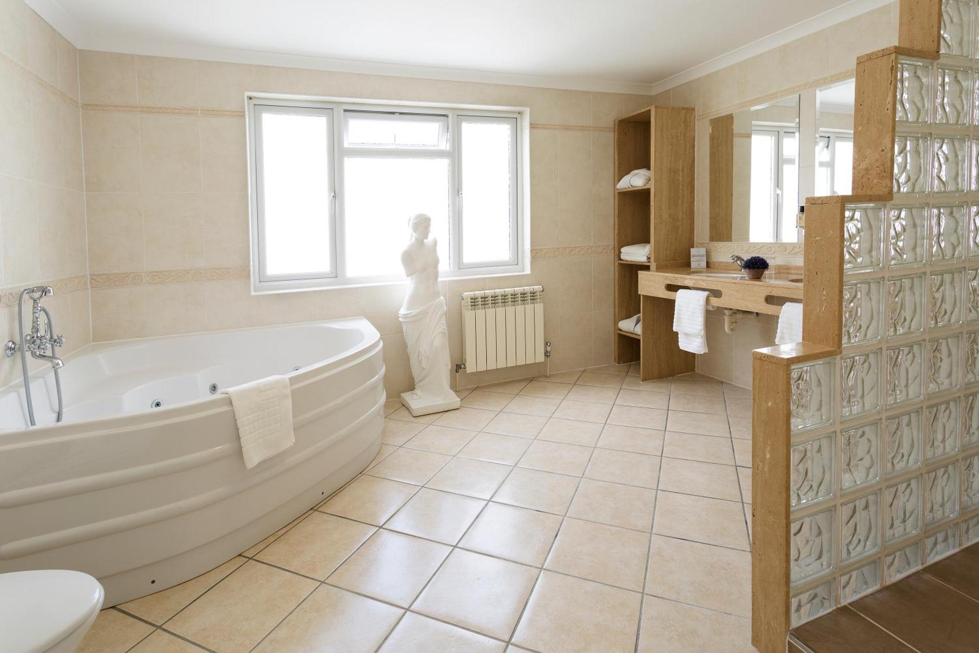 Double Room Spa Bath