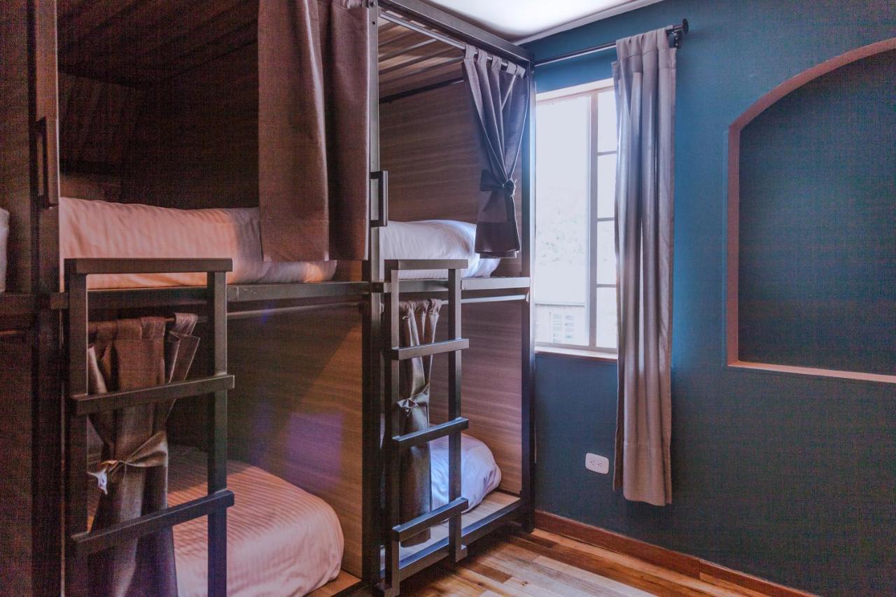 Bunk Bed Female Dormitory Room,982043590:JPEG