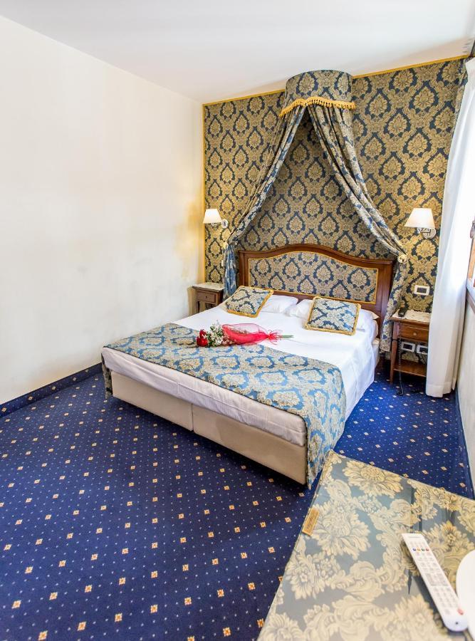 Superior Double Room Canal View