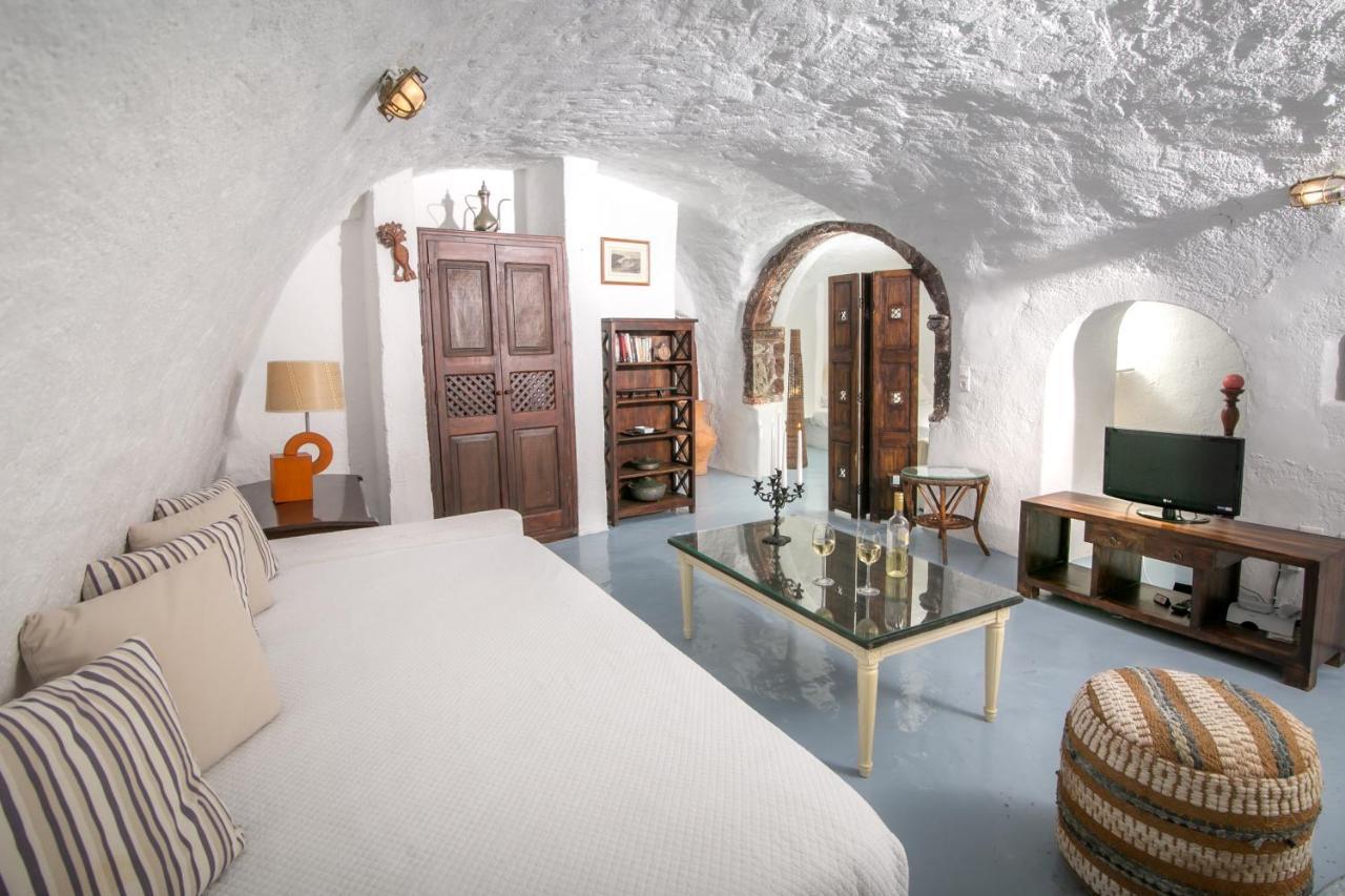 Premium Cave Suite Hot Tub & Caldera View