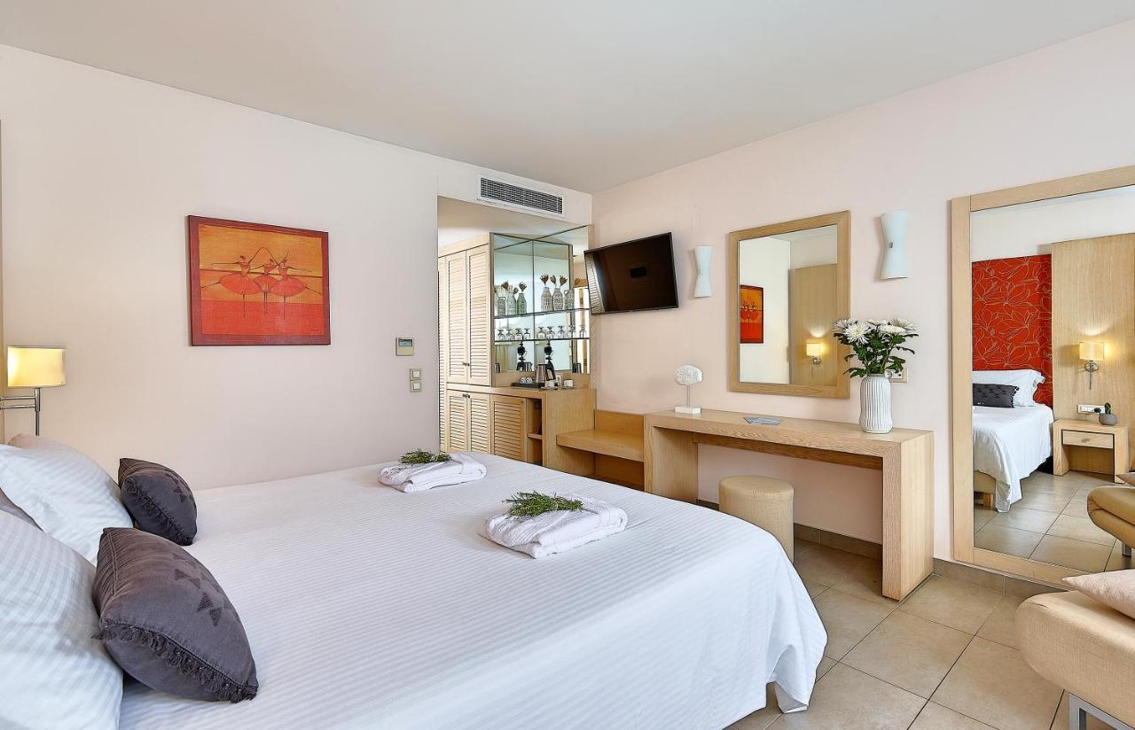 Superior Double or Twin Room Individual Pool