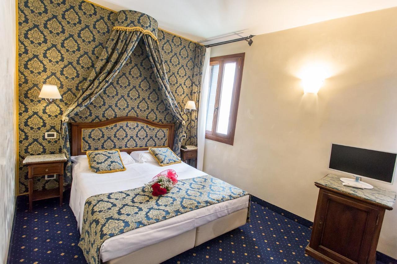 Superior Double Room Canal View