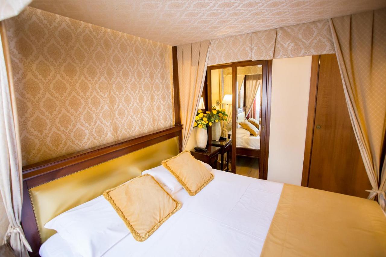 Superior Double Room Canal View