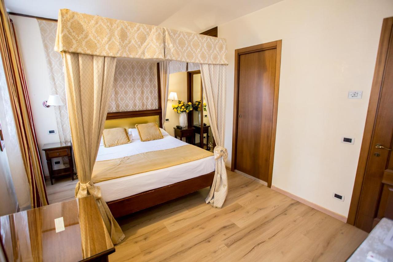 Superior Double Room Canal View