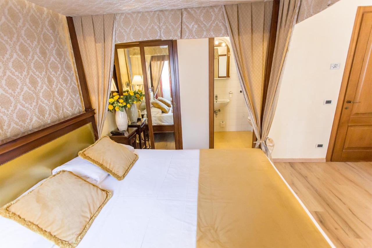 Superior Double Room Canal View