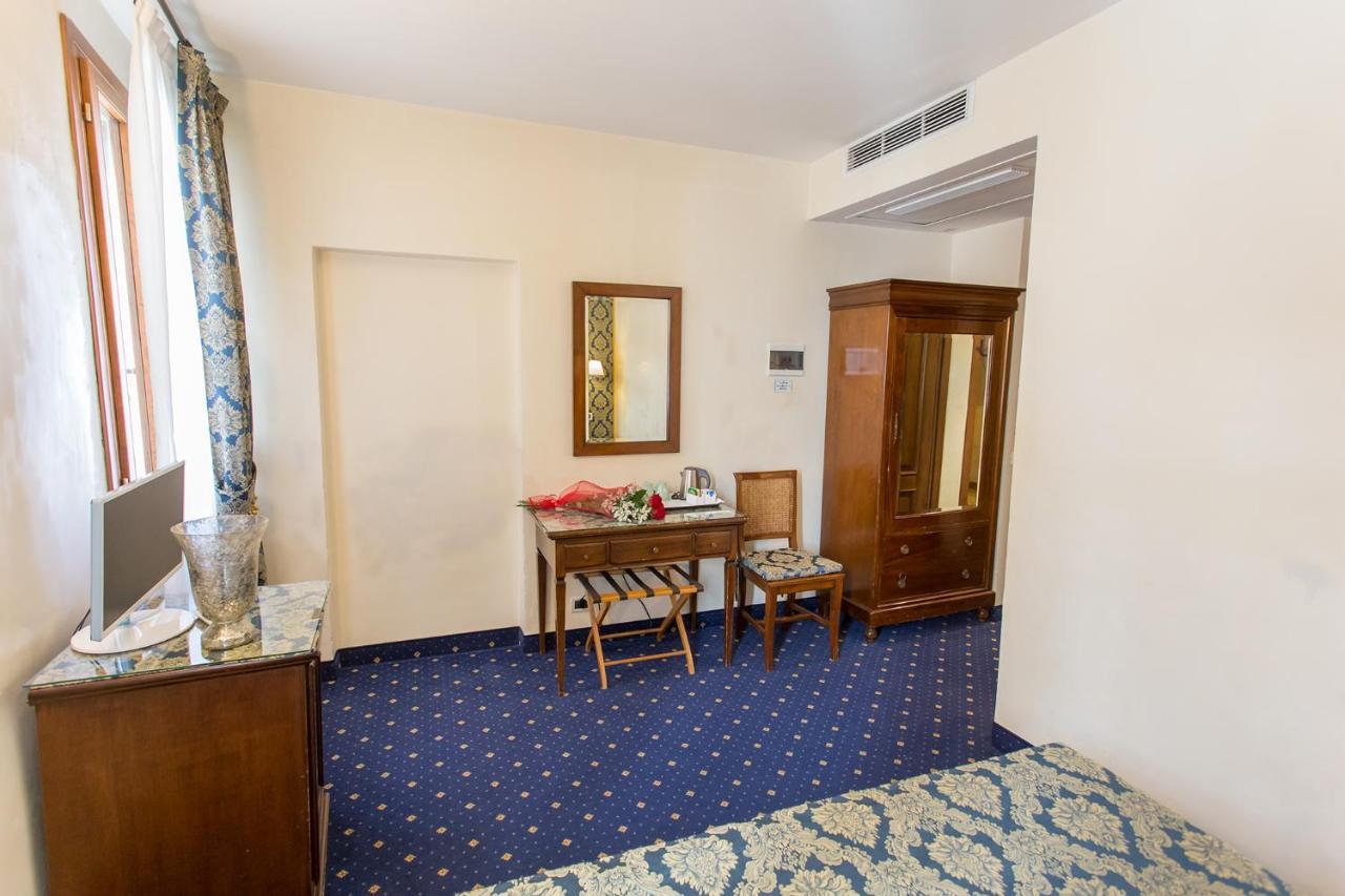 Quadruple Room Canal View