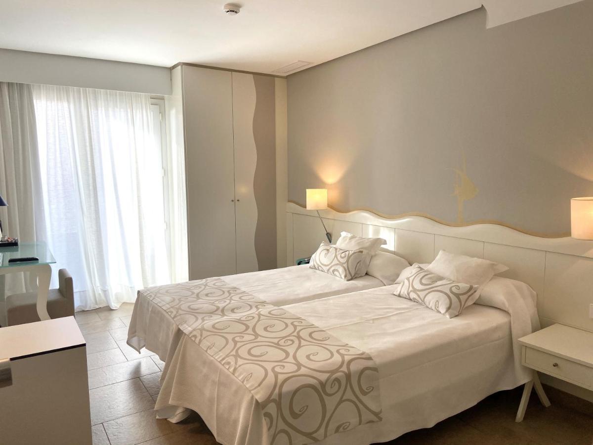 Double or Twin Room Sea View