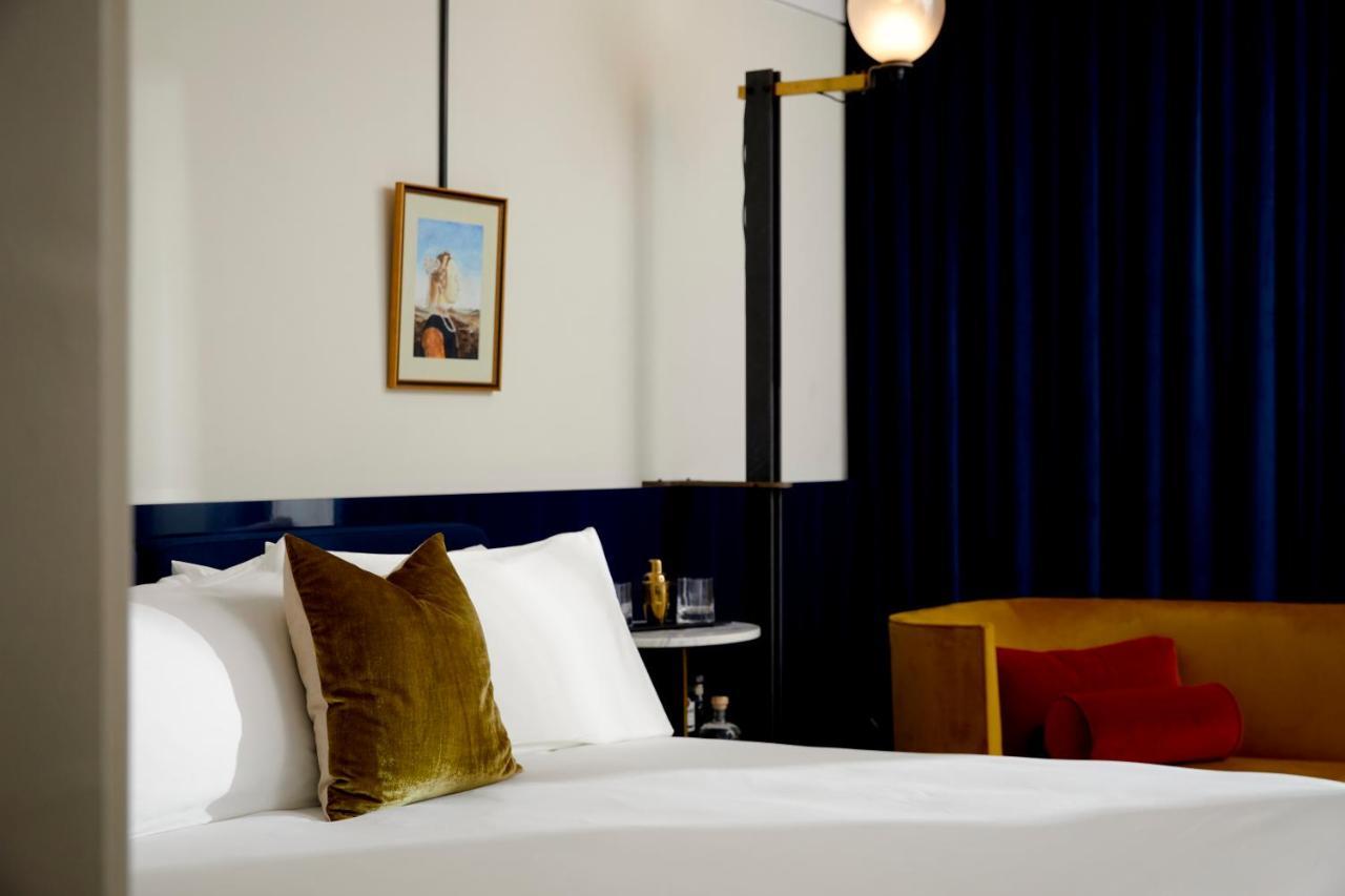 Zimmer mit Kingsize-Bett