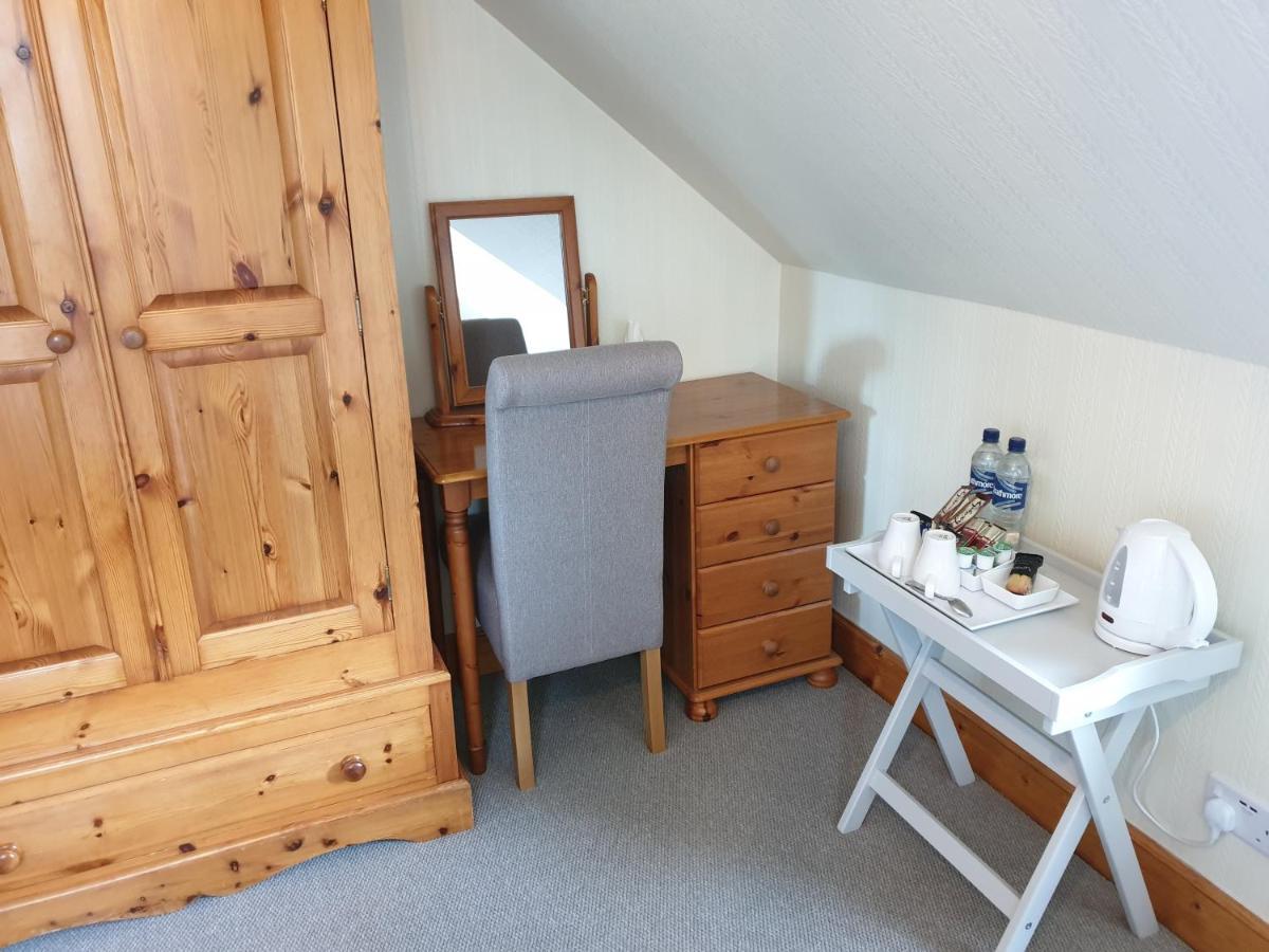 Twin Room Private External Bathroom