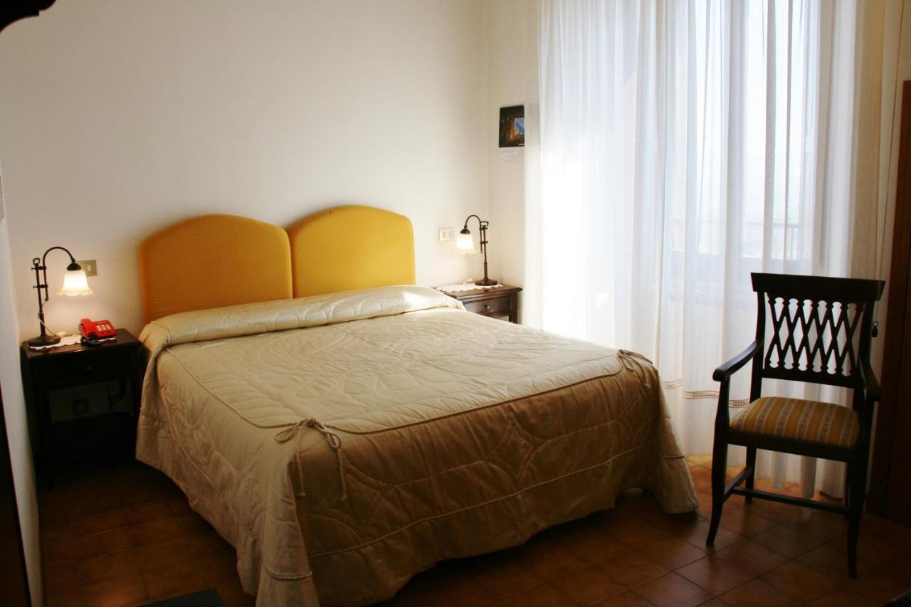 Standard Single Room,978104683:JPEG