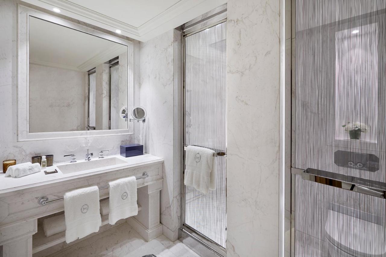 Deluxe King Room private access to Jacuzzi Sauna Hamman
