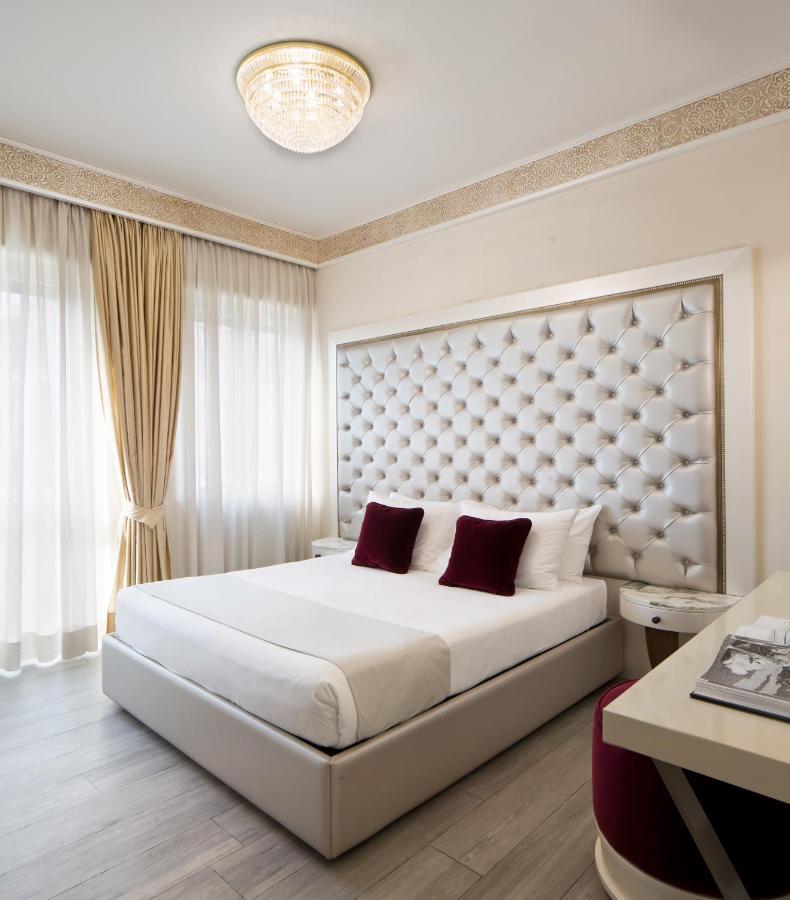 Standard Double Room with Balcony and City View,978860950:JPEG