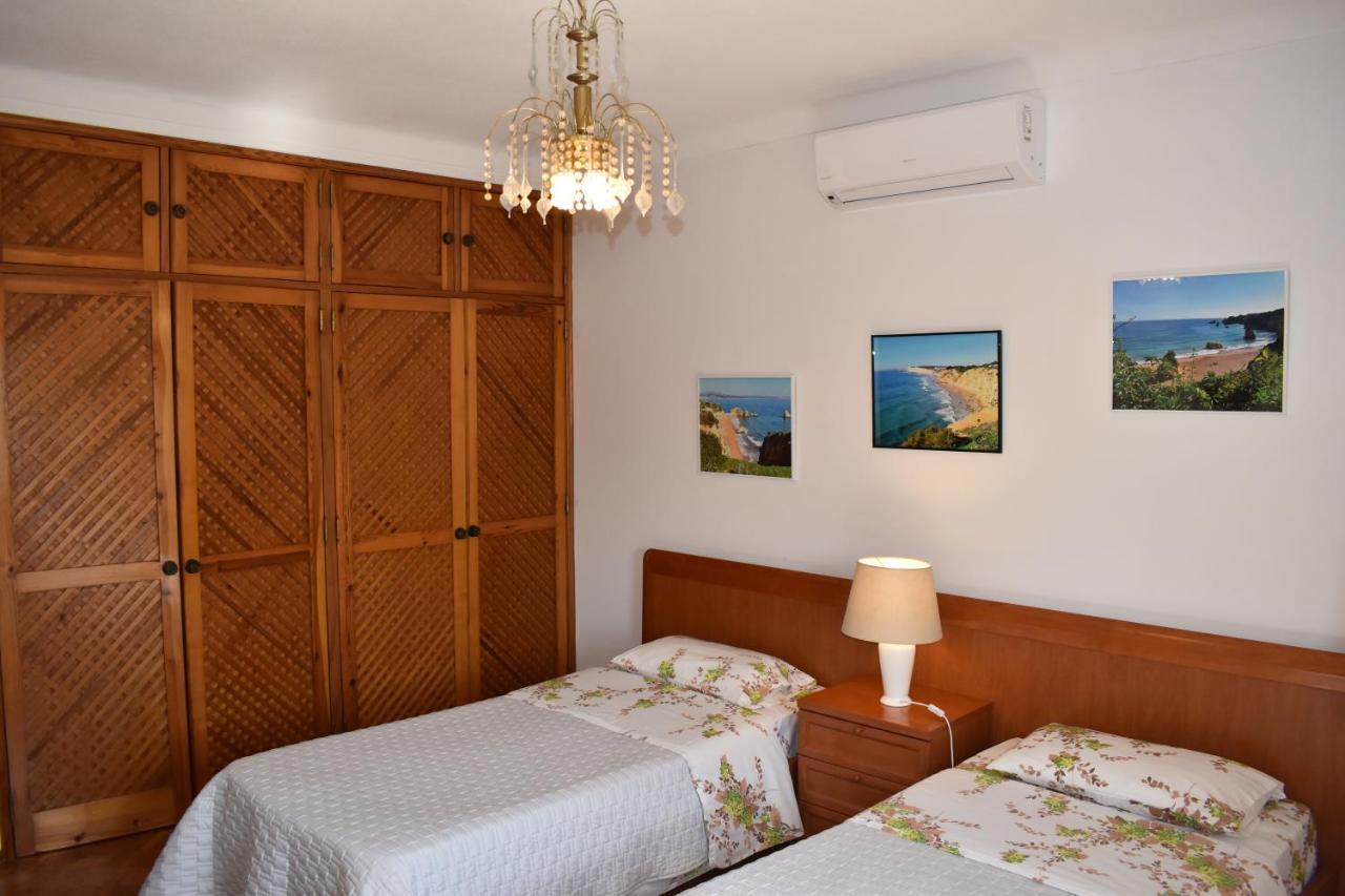 Quarto Twin com Casa de Banho Partilhada