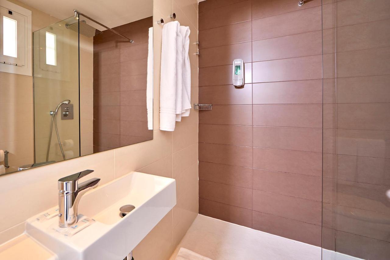 One-Bedroom Apartment Sea View