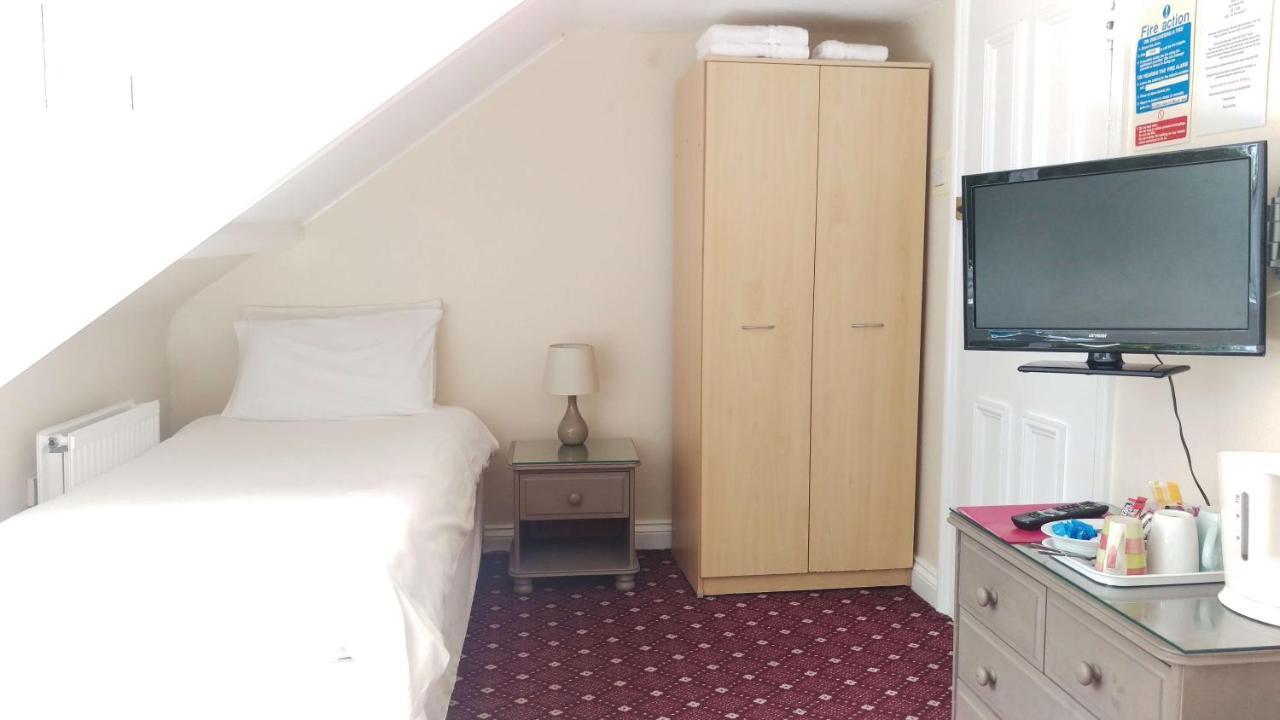 Triple Room with Shared Bathroom