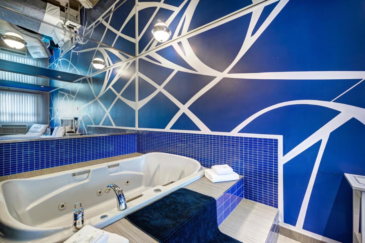 Queen Room Spa Bath