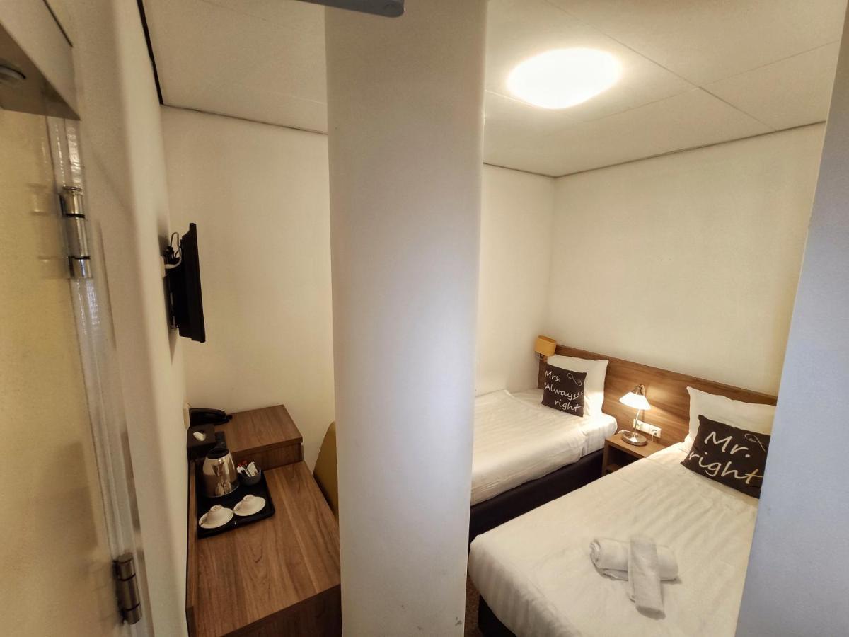 Standard Twin Room no window
