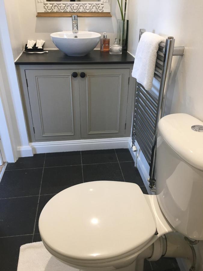 Deluxe Double Room Shower