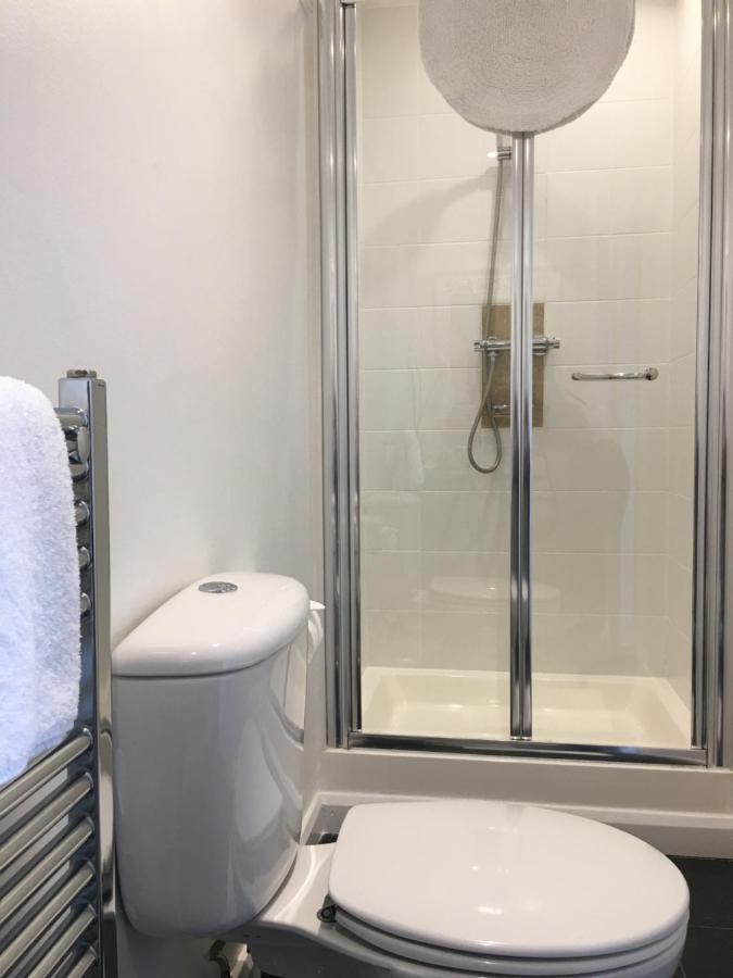 Deluxe Double Room Shower