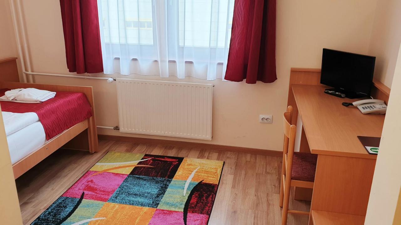 Single Room without Air Conditioning