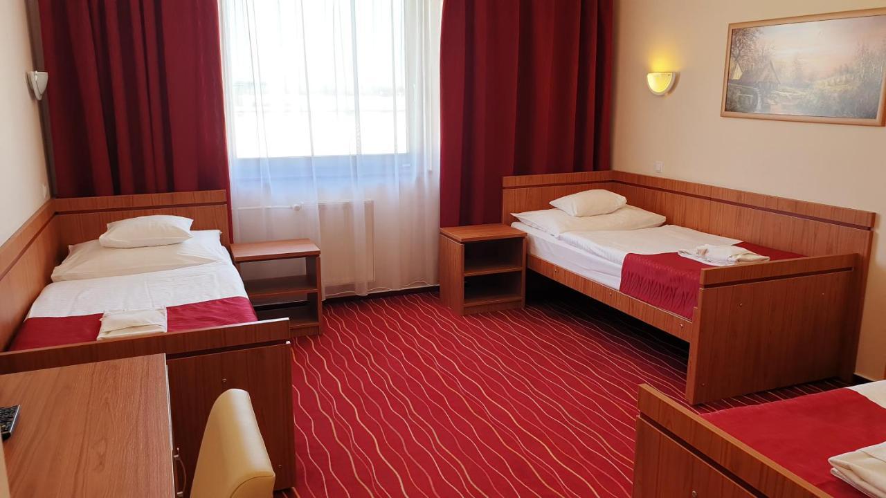 Standard Triple Room 3 Single Beds
