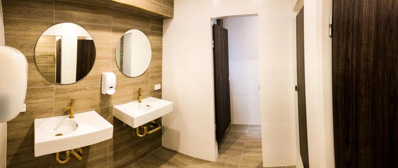 Quarto Triplo com Banheiro Compartilhado