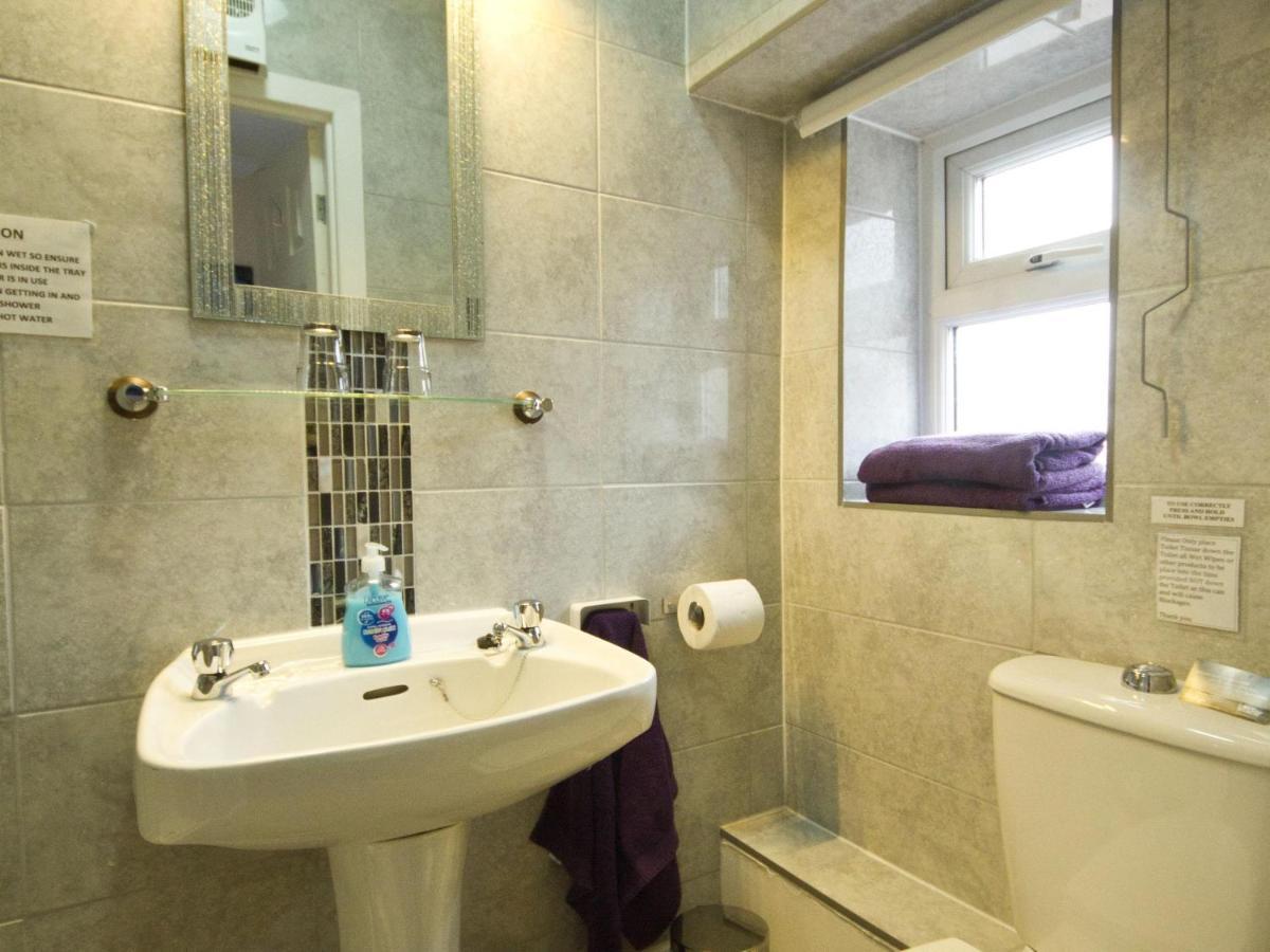Small Double Room Ensuite