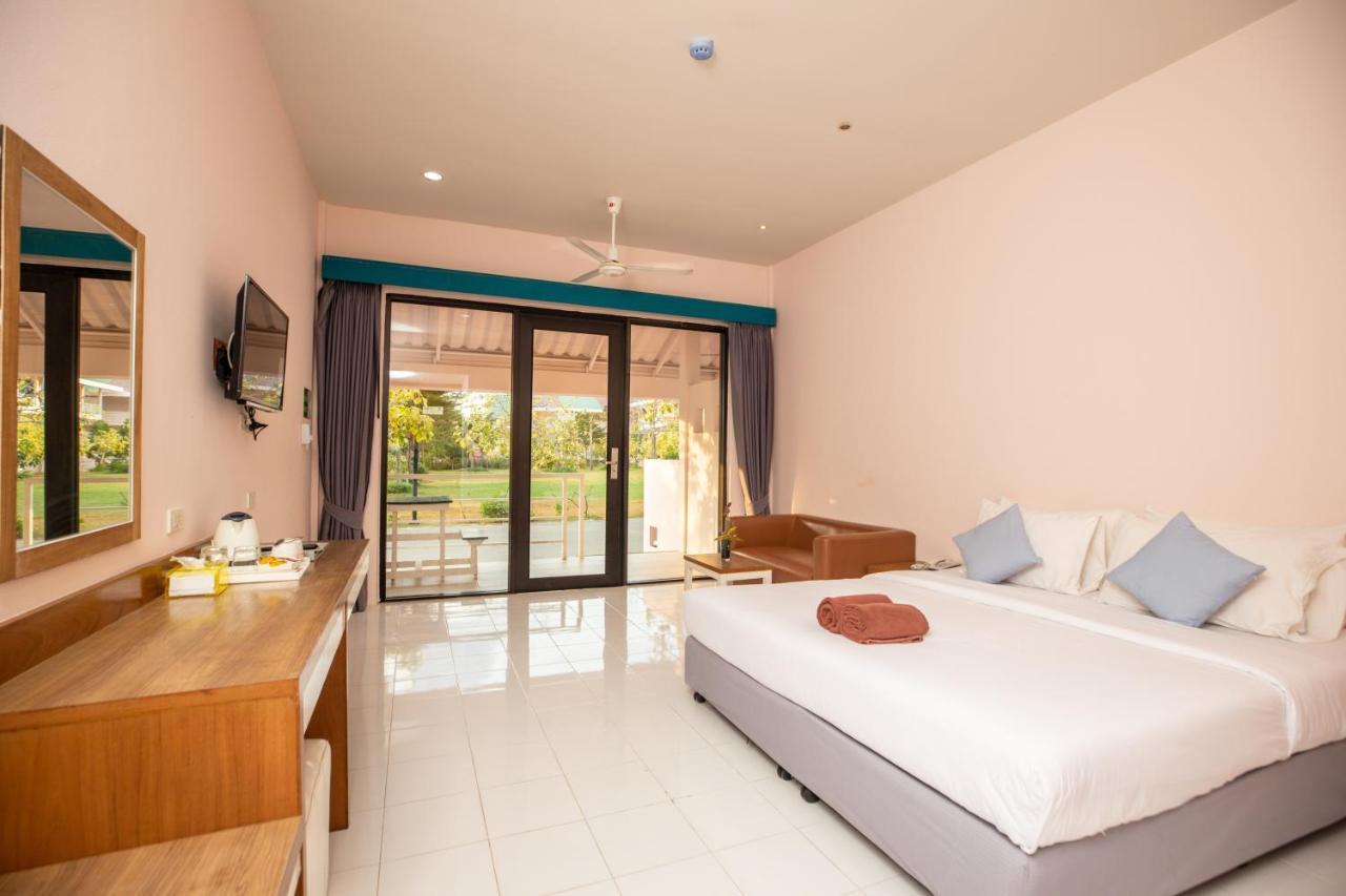 Quarto Duplo Deluxe (2 Adultos + 1 Criança)