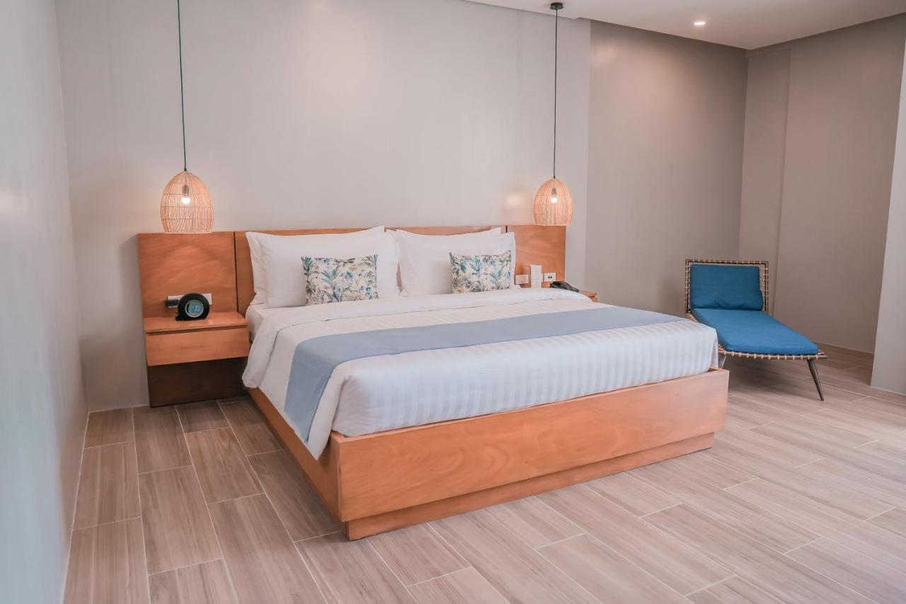 Deluxe Room With Pool Access,982909168:JPEG